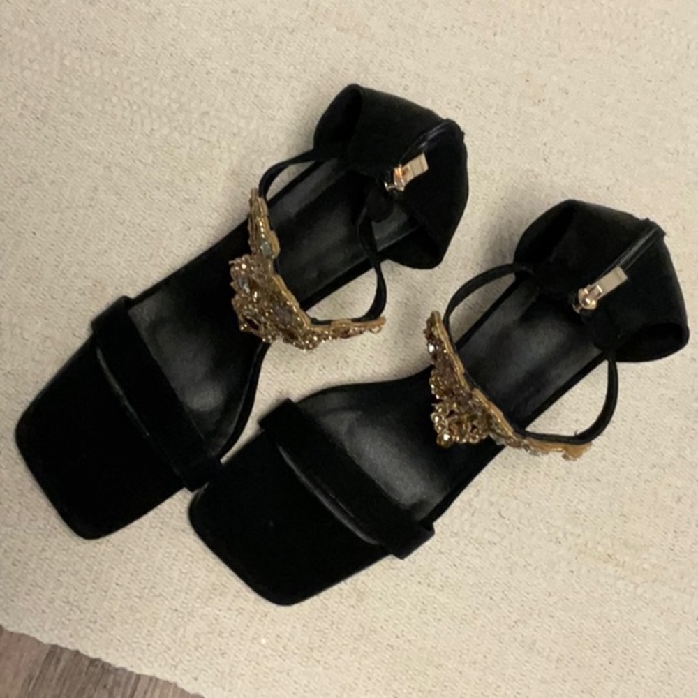 Open toe shoes